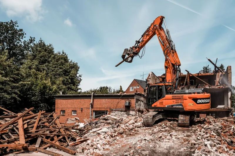 Altbau aufwerten oder neu errichten? Was beide Wege wirklich kosten